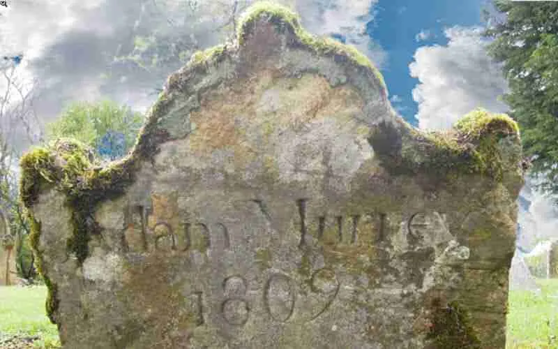 Variation of the Murray surname on a gravestone in Elgin