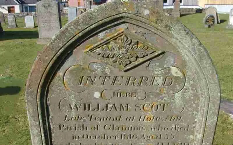 Variation of the Scott surname on a gravestone