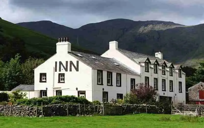 An inn near the mountains