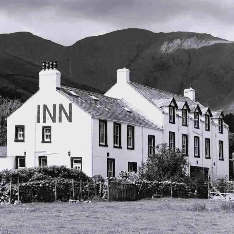 An inn near the mountains